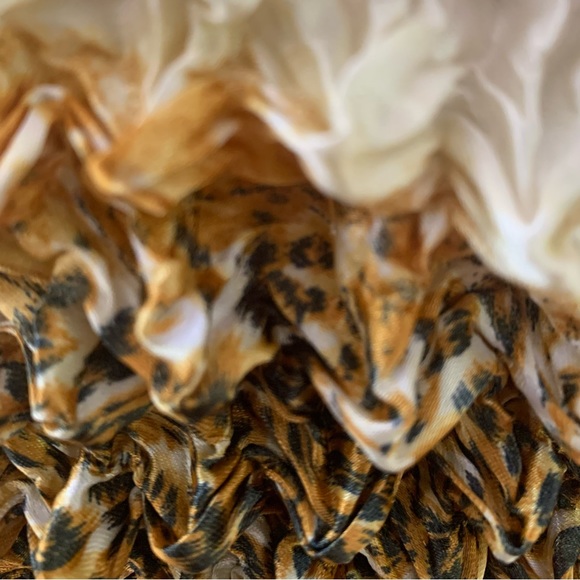 F.C Popcorn top in black, white, yellow, brown and gold. Short sleeves. - Picture 14 of 14